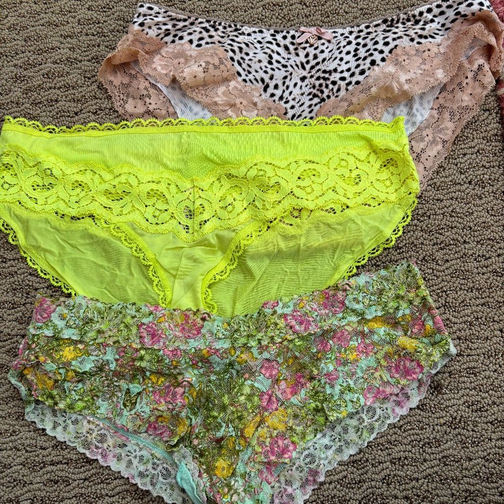 Victoria's Secret Lacy Cheekies- 3 Pairs Size Medium